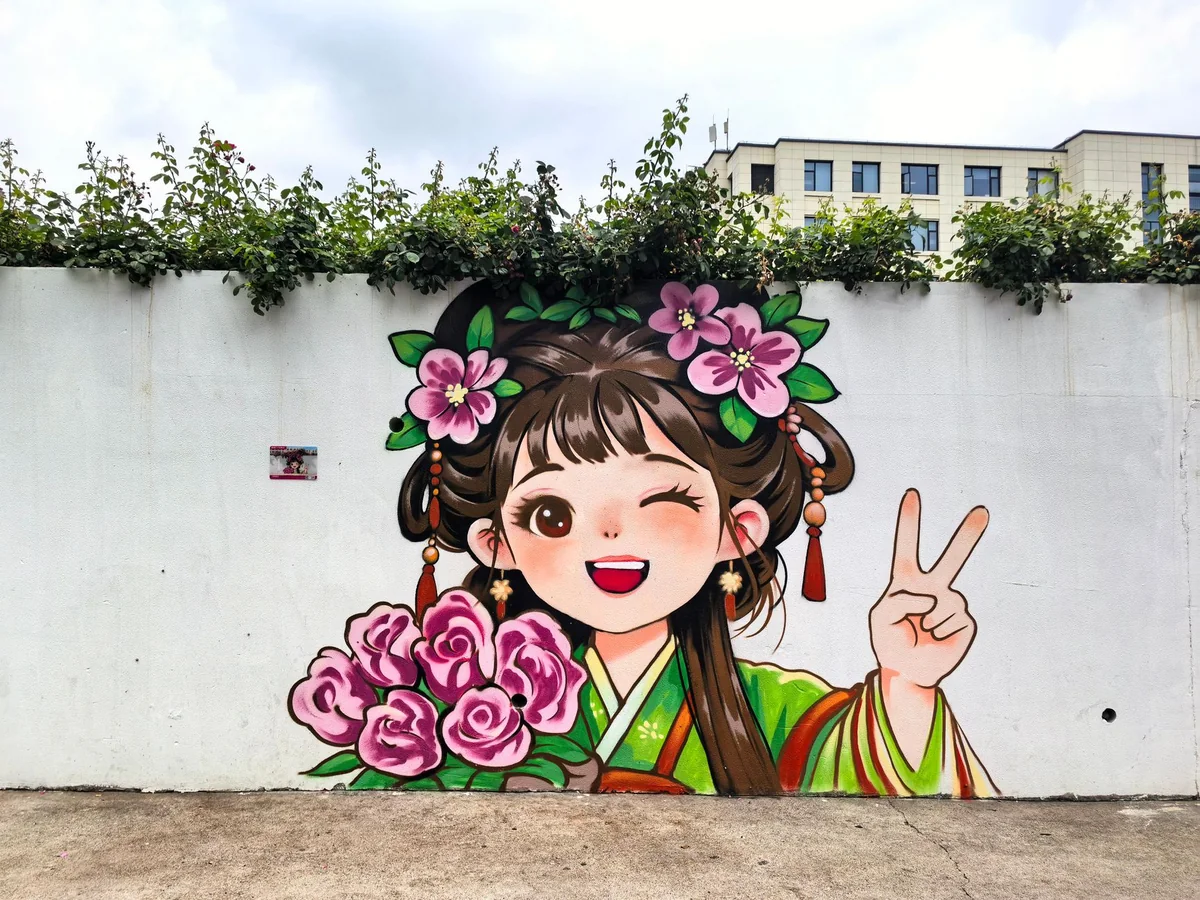 当期条目 SKM-01 清晨街口记录，纪实频道现场影像缩略图